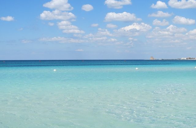 Spiagge nudisti in Puglia: quali sono, info e regolamenti